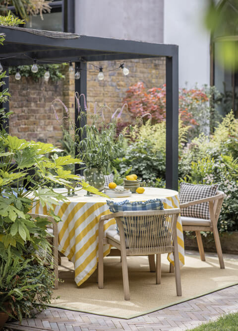 Alternative Flooring, Spring Trends 2025, Anywhere Ca-rPET Re-flect bespoke outdoor rug